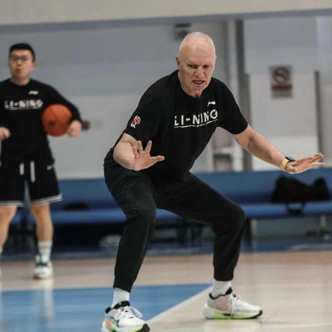 Ning意外战胜塞尔维亚队，重要助攻引爆全场！