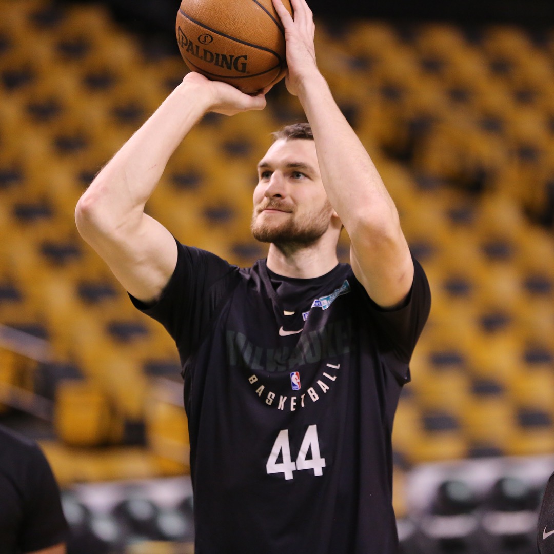 HTH加时末段体能课后,密尔沃基雄鹿止住颓势备战欧超杯,更衣室稳定,心理建设被强调的简单介绍